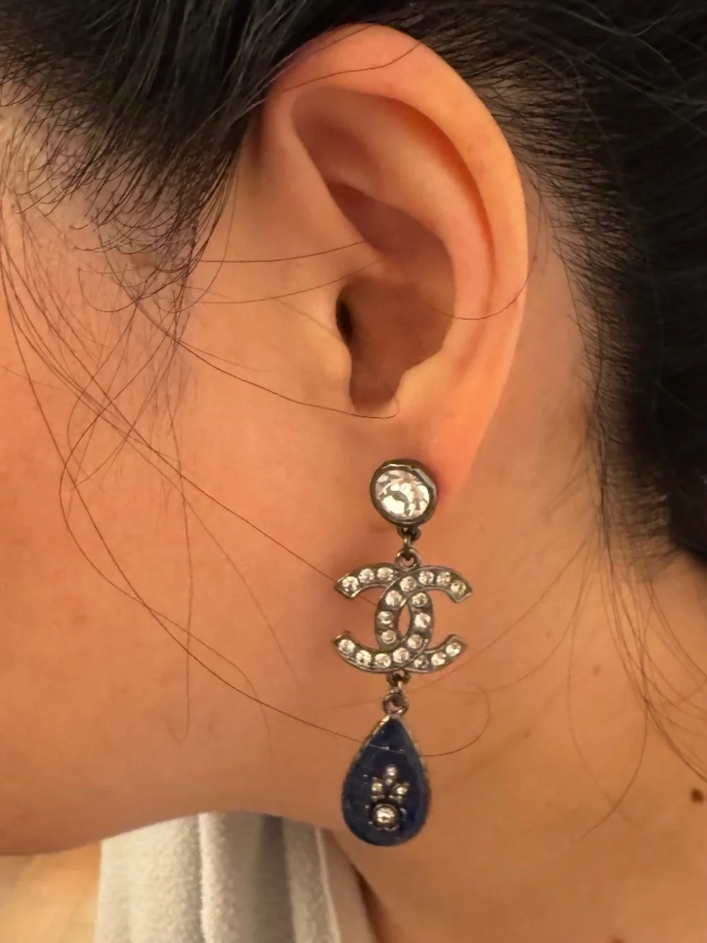 New Limited Edition Classic Chanel CC Logo Strass Crystal Dropped Earrings